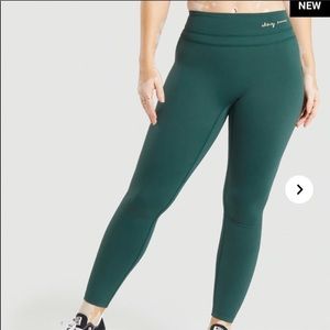 ISO WHITNEY LEGGING AND SPORTS BRA IN AMAZON.